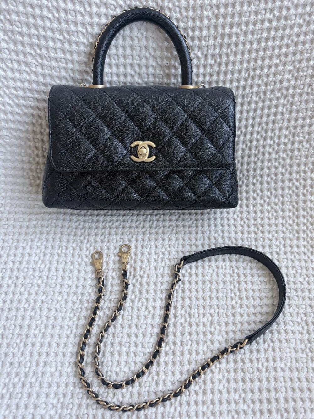 CHANEL Coco Handle Small Black Caviar GHW Chain Handle | Full Set | 2023 - Picture 3 of 13